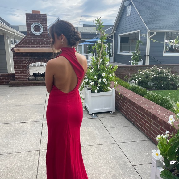 Lulus Dresses & Skirts - Lulu’s stunning red dress